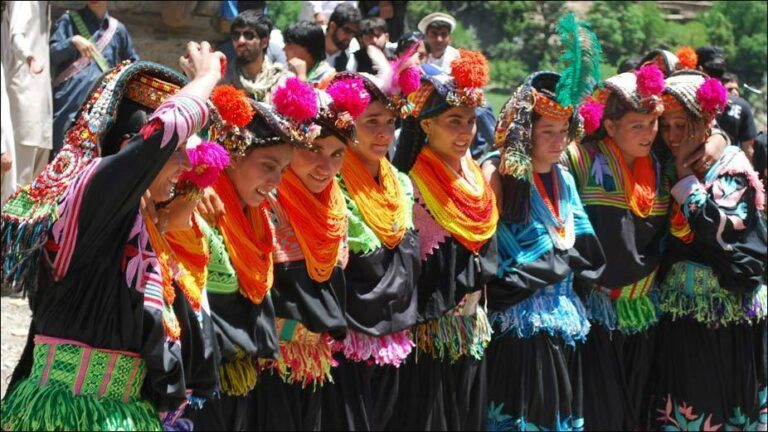 THE KALASH PEOPLE – PAKISTAN’S SMALLEST RELIGIOUS COMMUNITY ...